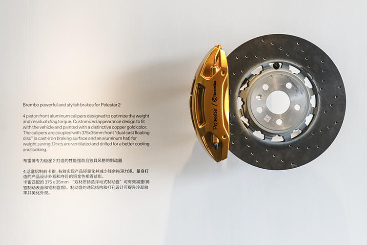 ▲ 瑞典金Brembo 4活塞铝制前轮刹车卡钳