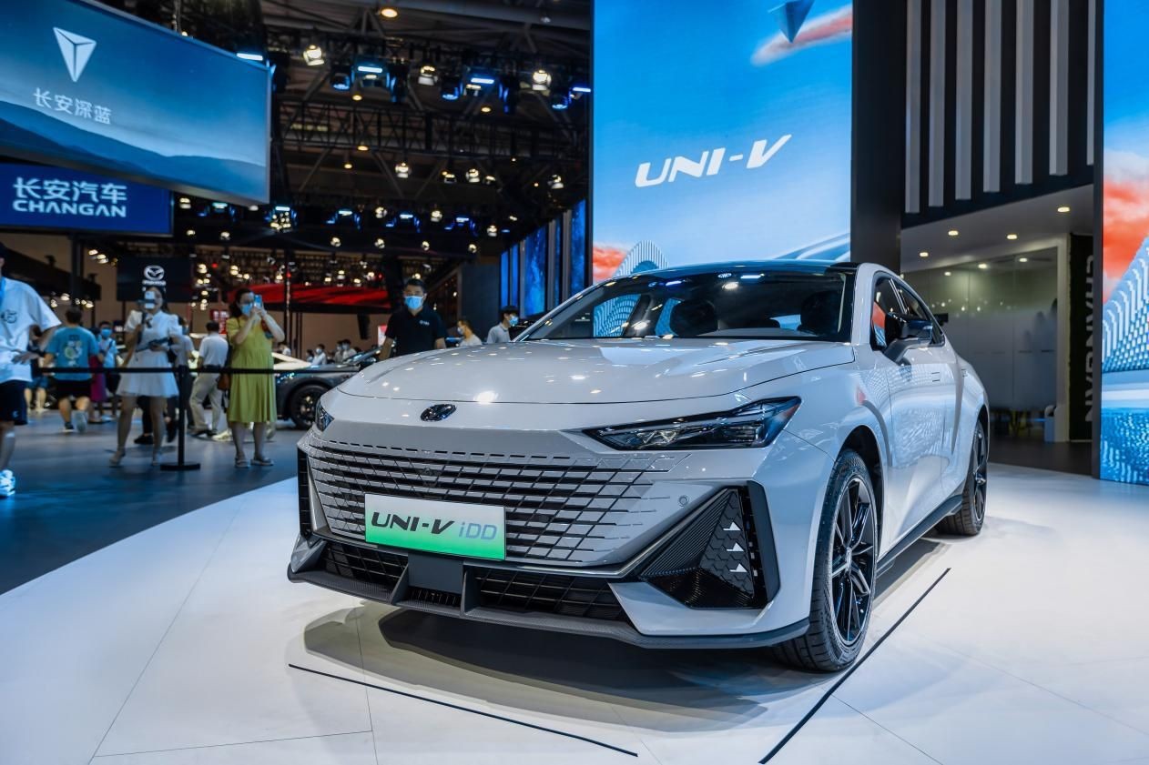 UNI-V2.0T 12.99万元起上市，iDD全球首秀成为黑马