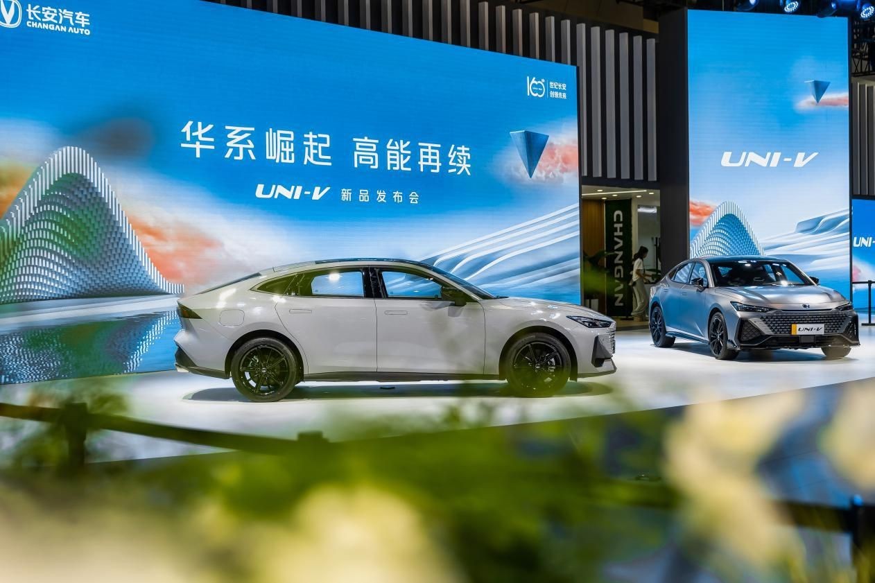 UNI-V2.0T 12.99万元起上市，iDD全球首秀成为黑马