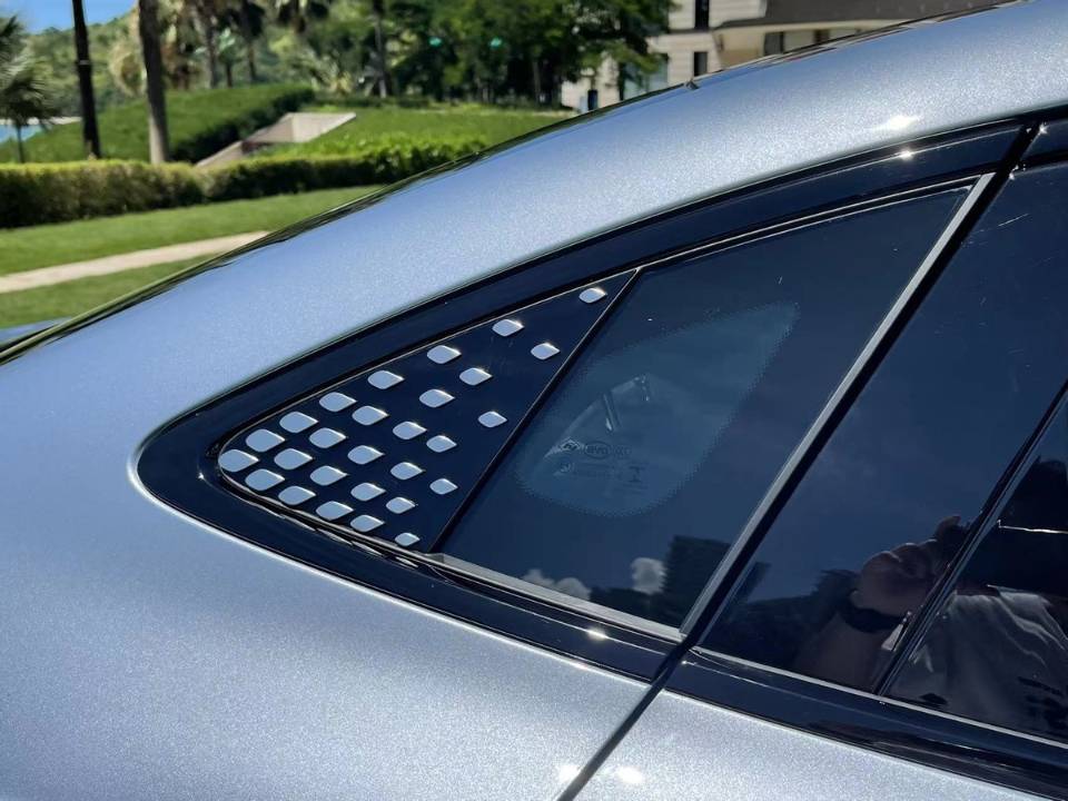 预售订单破11万,实力不输特斯拉Model3,比亚迪海豹真“爆”了!
