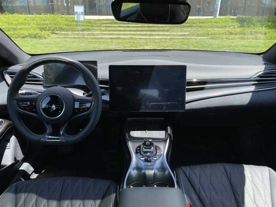 预售订单破11万,实力不输特斯拉Model3,比亚迪海豹真“爆”了!