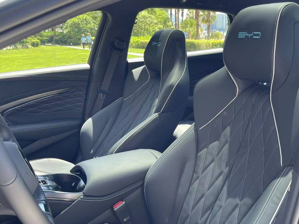预售订单破11万,实力不输特斯拉Model3,比亚迪海豹真“爆”了!