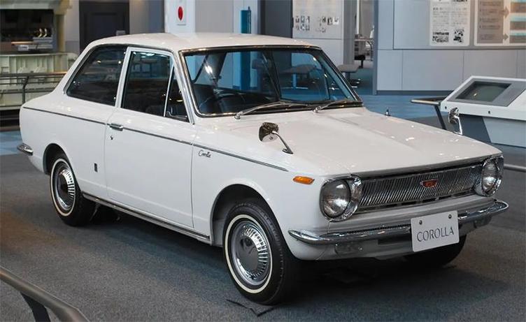 1966年,第一代卡罗拉E10