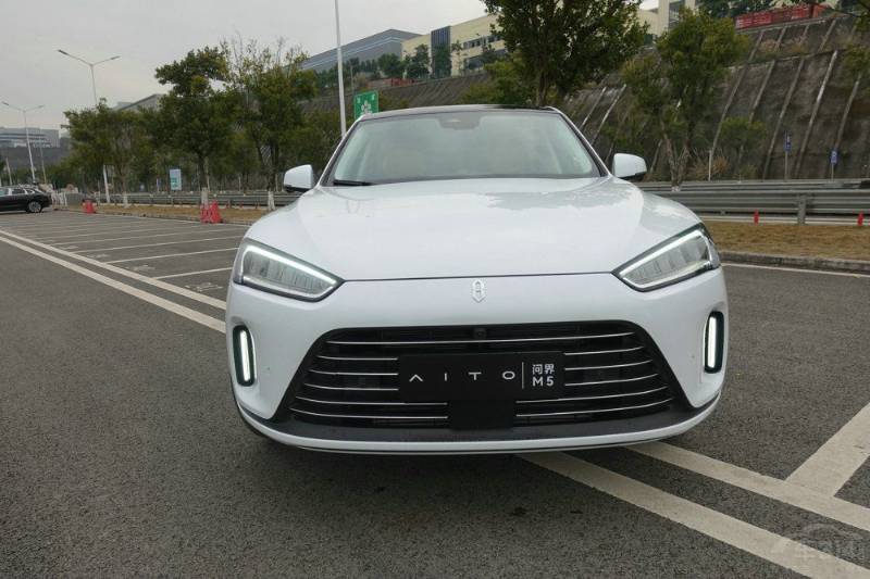 大众探岳对比问界M5：燃油对比新能源！