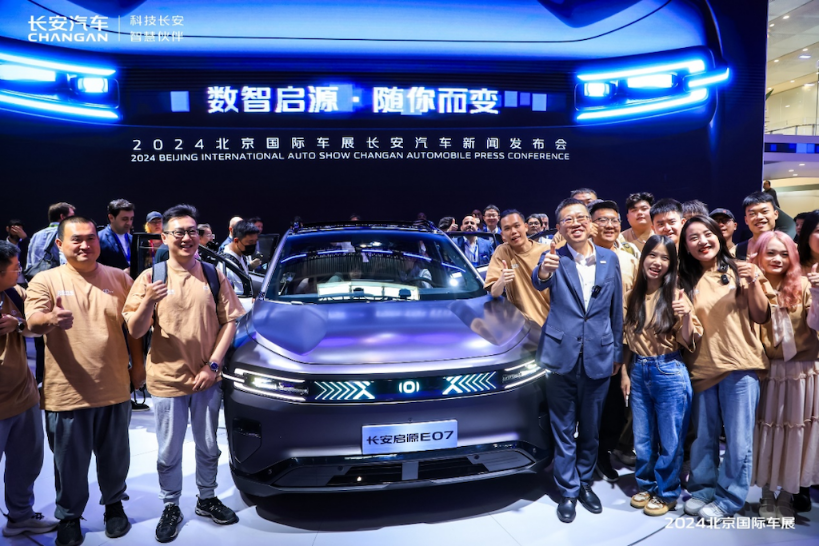 全球首款量产可变新汽车发布，长安汽车打响北京车展“第一枪”2437.png