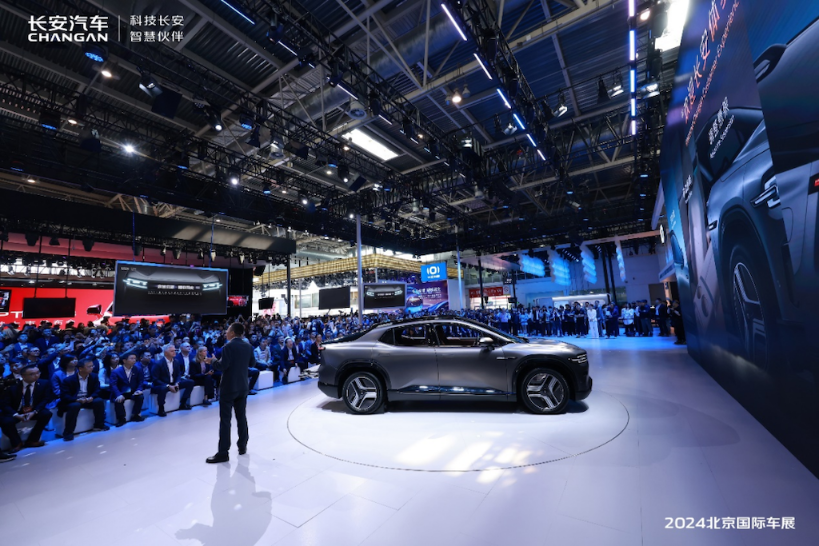 全球首款量产可变新汽车发布，长安汽车打响北京车展“第一枪”2088.png