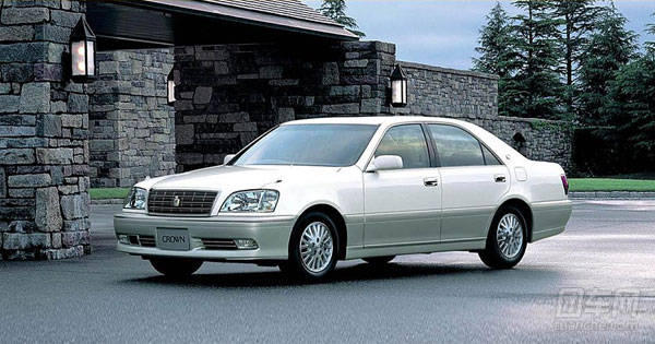 第十一代皇冠(1999-2003) 第十一代皇冠(s170),轿车版本包括royal