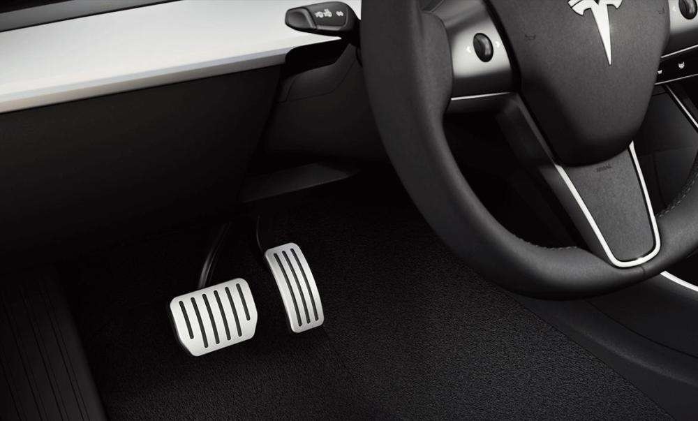 为什么特斯拉车主们总是会把油门当成刹车?