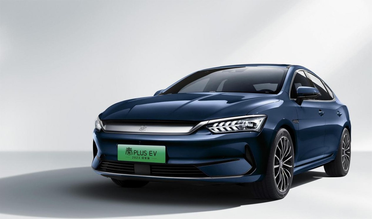 纯电轿车领跑者秦plusev2023冠军版上市1298万元起